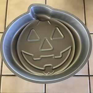 Jack-o-Lantern  Coated Gray Aluminum Cake Pan Halloween Pumpkin
